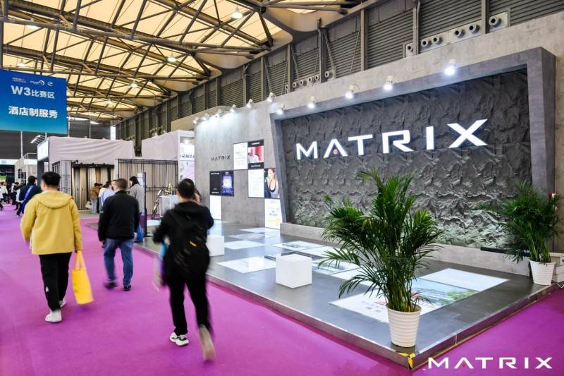 八戒体育2024上海邦际客栈展解散：Matrix商用健身用具再展健身器械魅力(图1)